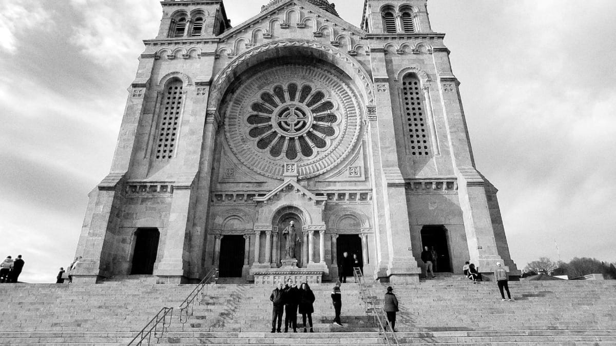 Nuestro grupo privado disfrutando de las vistas desde la colina de Santa Luzia en Viana do Castelo durante el Tour Privado de la Región del Minho por Cooltour Oporto