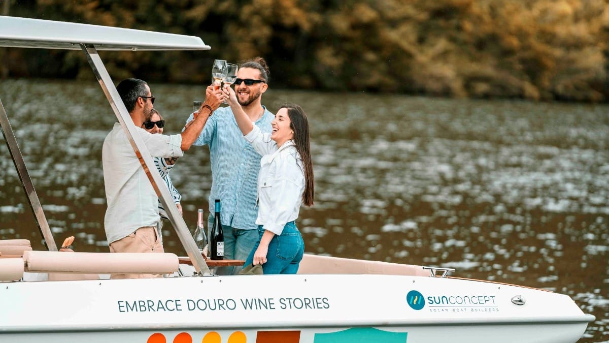 wmka eco friendly boat tour with wine tasting