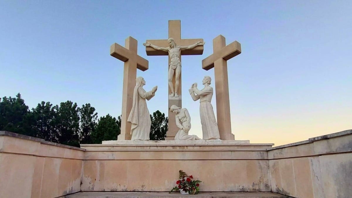 xTV9 fatima private walking tour crucifixion group sculpture