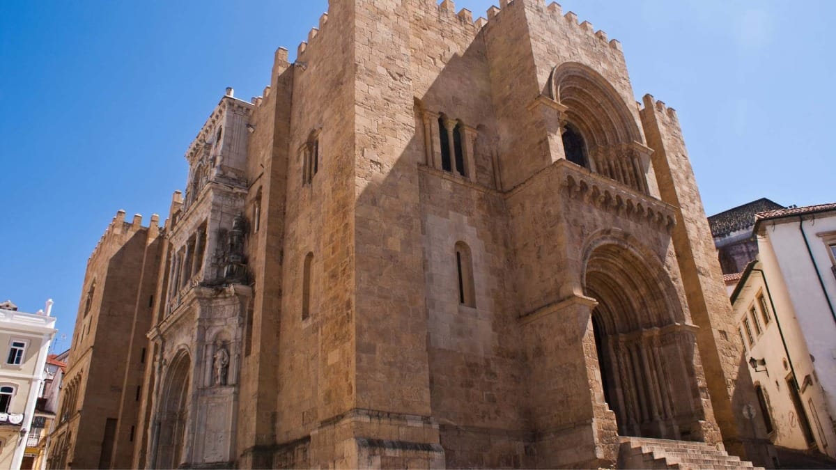 xhbT coimbra old cathedral roman style