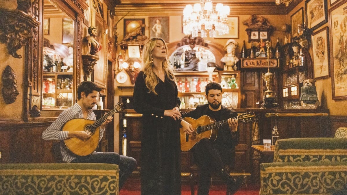 yCCg unique places lisbon fado show