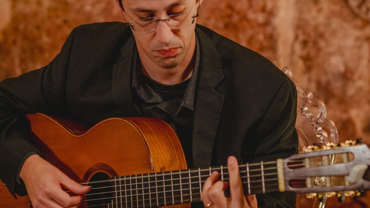 yHV2 portuguese classic guitar lisbon fado performance