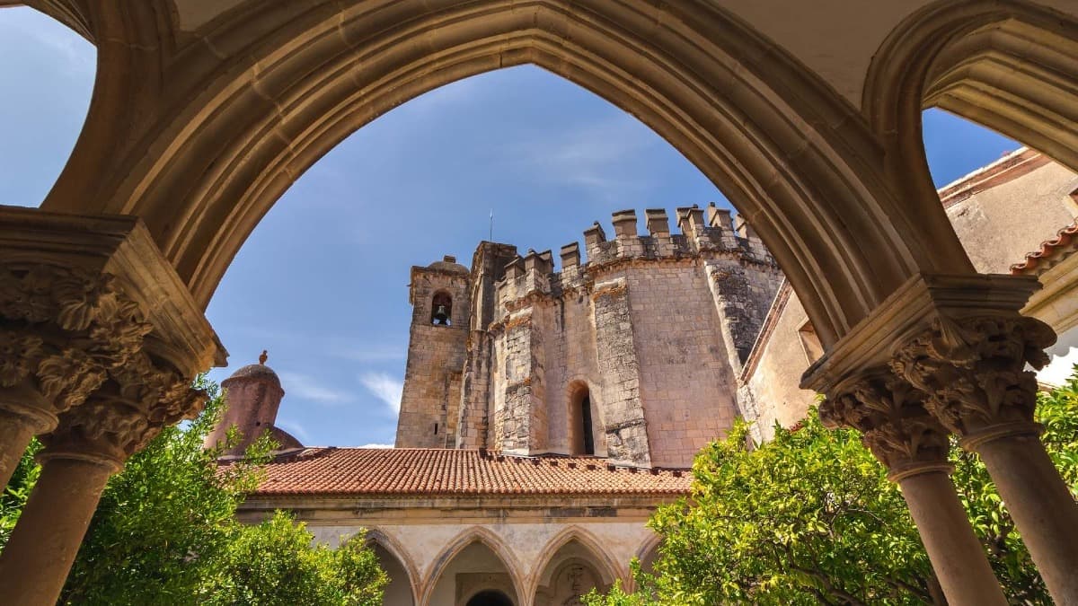 Visite guidée privée à pied de Tomar – Templiers et patrimoine juif